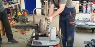 Mounting Spherical Roller Bearings – video